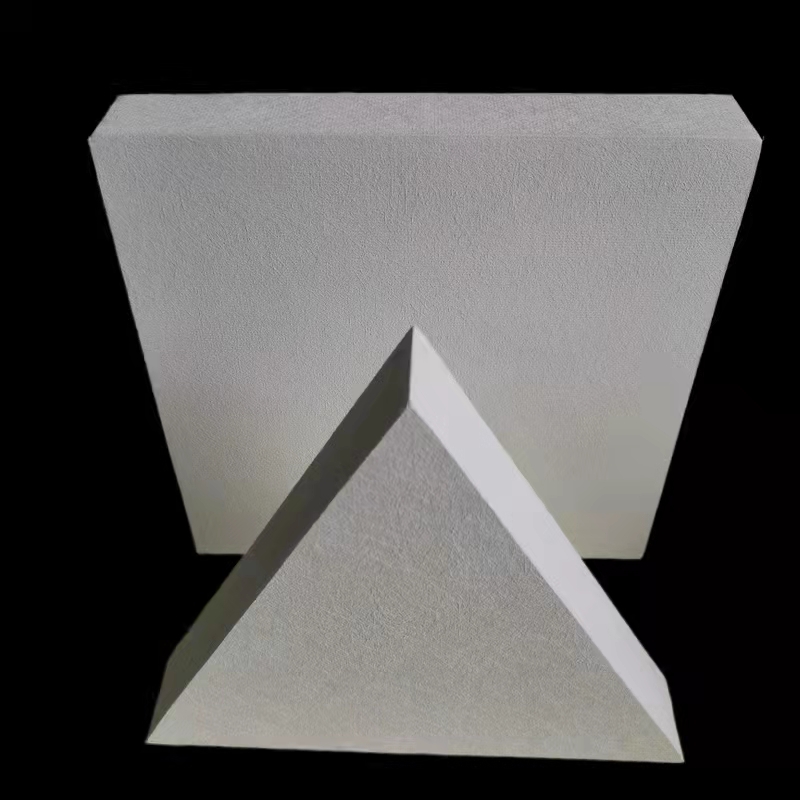 Panel akustik segitiga